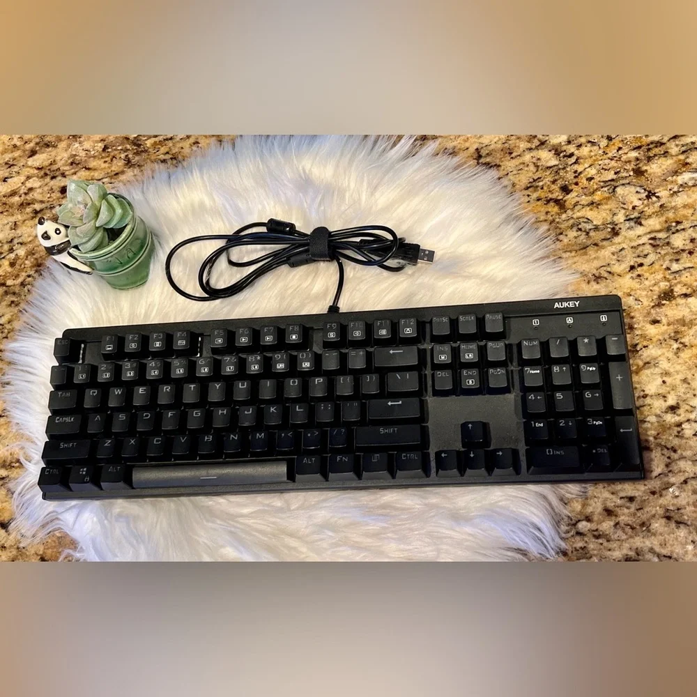 AUKEY KM-G6 Wired Keyboard Mechanical For Windows Gaming PC 104 Keys
